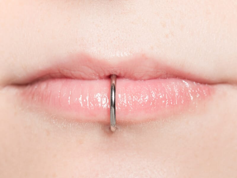 labret piercing